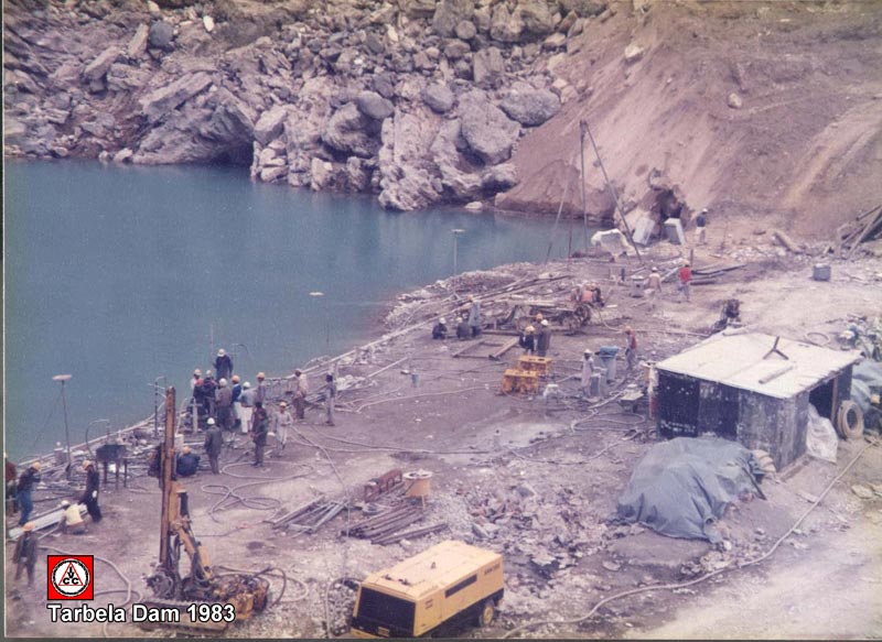 1983年-塔贝拉大坝